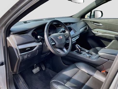 Used 2023 Cadillac XT4 Premium Luxury FWD image 9