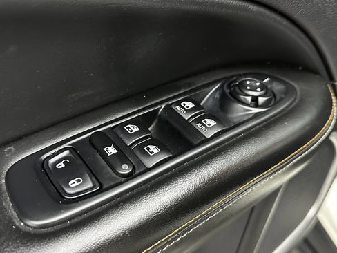 Used 2018 Jeep Compass Latitude w/ Cold Weather Group image 11