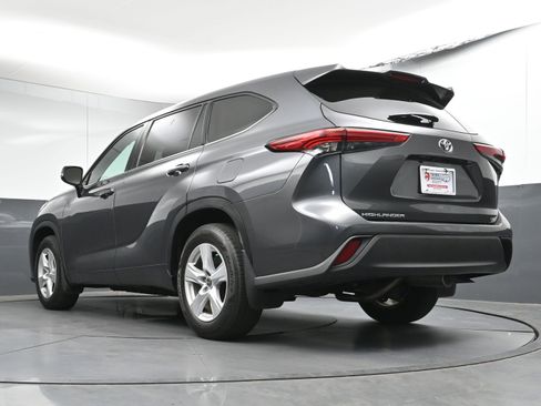 Certified 2022 Toyota Highlander LE image 30
