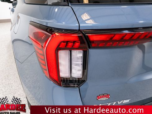 Used 2025 Ford Explorer Active w/ Active Comfort Package AWD/4WD image 9