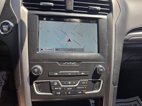 Used 2019 Ford Fusion SE FWD image 23