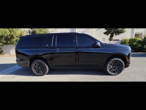 Used 2025 Cadillac Escalade ESV Sport w/ LPO, ONYX Package AWD/4WD image 10
