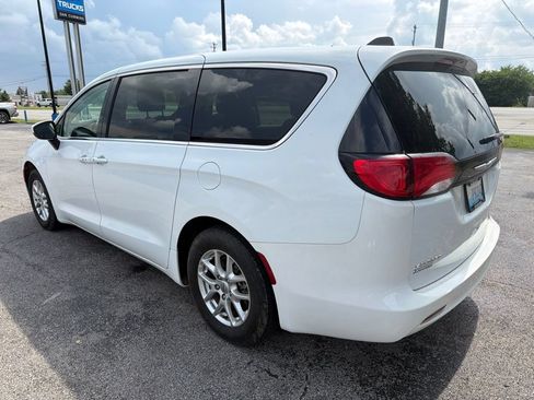 Used 2023 Chrysler Voyager LX FWD image 4