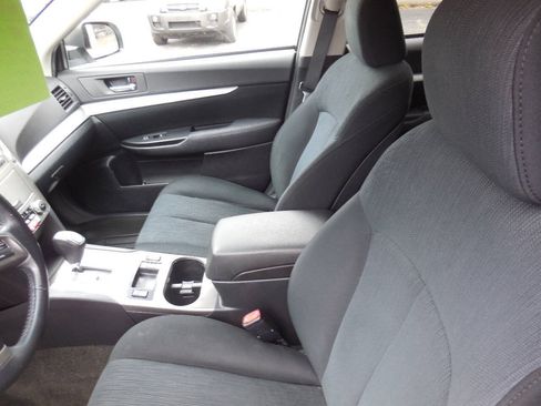 Used 2014 Subaru Outback 2.5i Premium AWD/4WD image 8