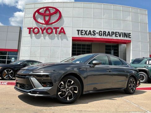 Used 2025 Hyundai Sonata SEL FWD image 2