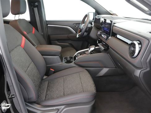 Used 2025 Chevrolet Colorado Z71 w/ Technology Package image 30