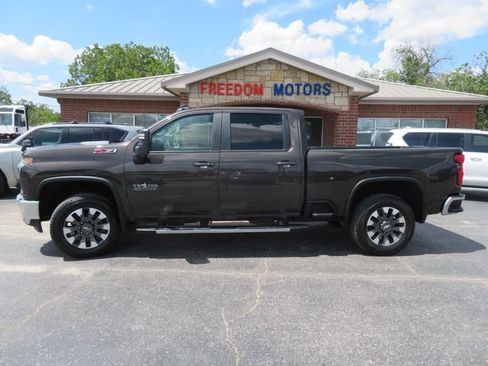 Used 2021 Chevrolet Silverado 2500 LT w/ Texas Edition AWD/4WD image 9