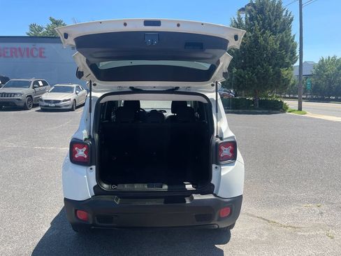 Used 2017 Jeep Renegade Latitude AWD/4WD image 18