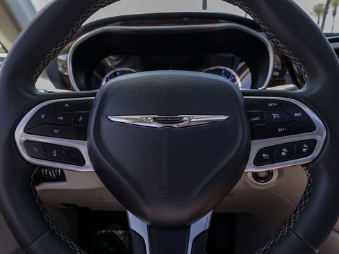 Used 2023 Chrysler Pacifica Limited FWD image 26