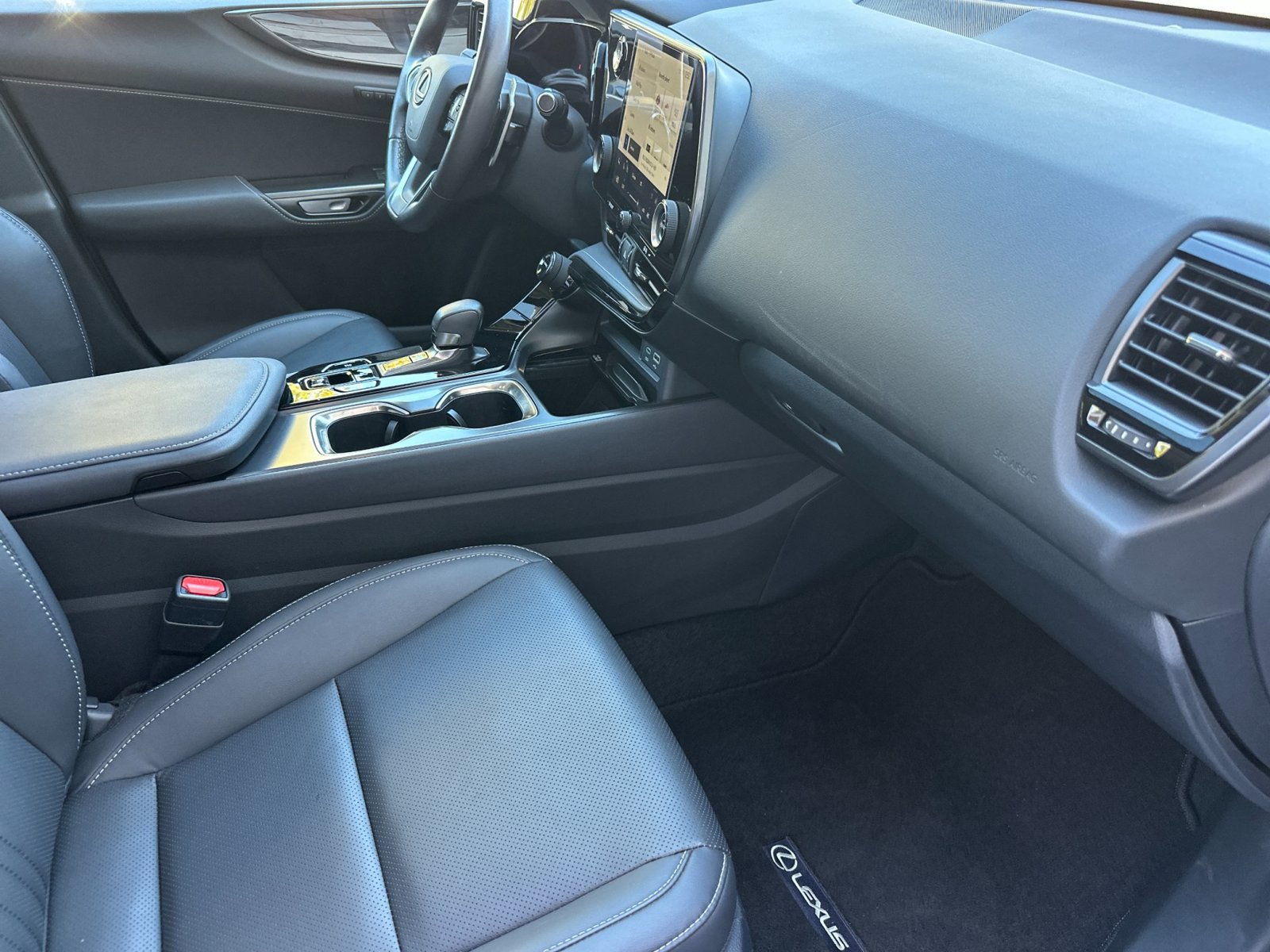 Used 2025 Lexus NX 250 FWD w/ Premium Package image 17