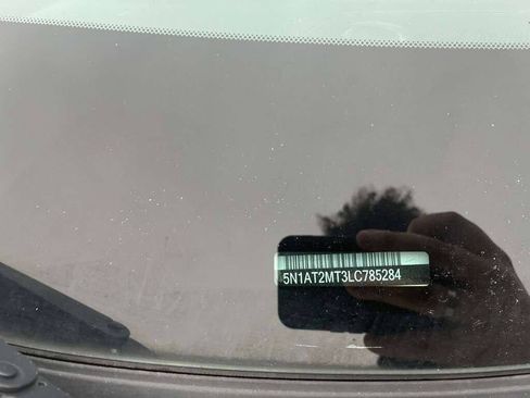 Used 2020 Nissan Rogue SV image 15