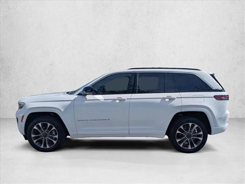 Used 2025 Jeep Grand Cherokee Overland w/ Luxury Tech Group IV AWD/4WD image 9