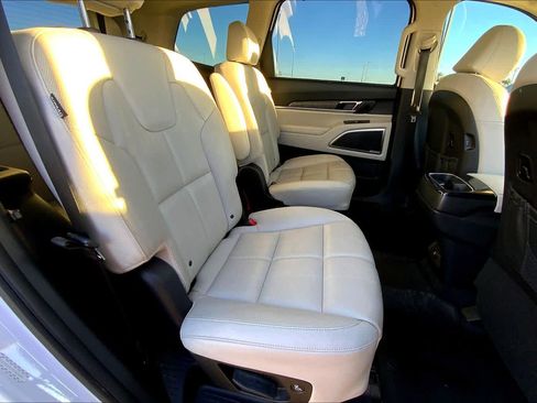 Used 2023 Kia Telluride SX FWD image 17