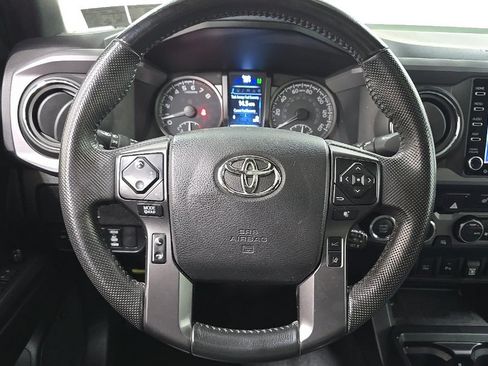 Used 2021 Toyota Tacoma TRD Off-Road w/ TRD Premium Off Road Package AWD/4WD image 17