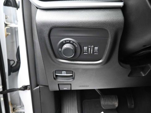 Used 2023 Jeep Grand Cherokee Laredo w/ Luxury Tech Group I AWD/4WD image 9