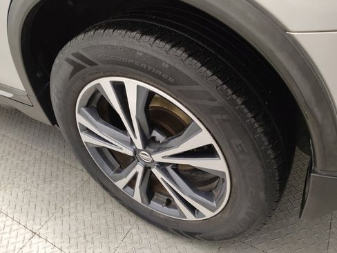 Used 2017 Nissan Rogue SL w/ SL Premium Package FWD image 31