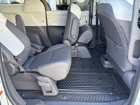 Used 2021 Toyota Sienna XSE FWD image 29