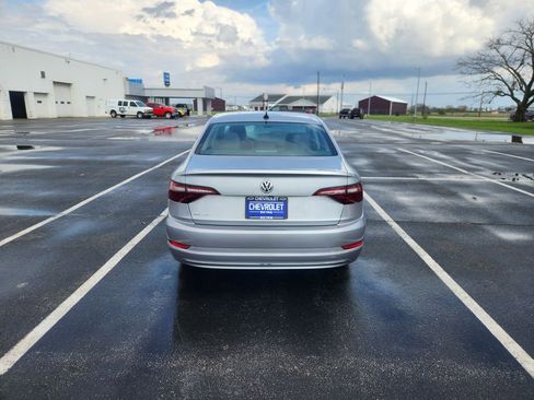 Used 2020 Volkswagen Jetta SE w/ SE Cold Weather Package image 2