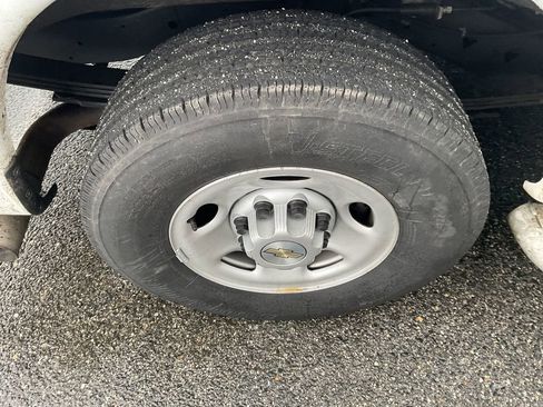 Used 2024 Chevrolet Express 2500 w/ Driver Convenience Package image 10