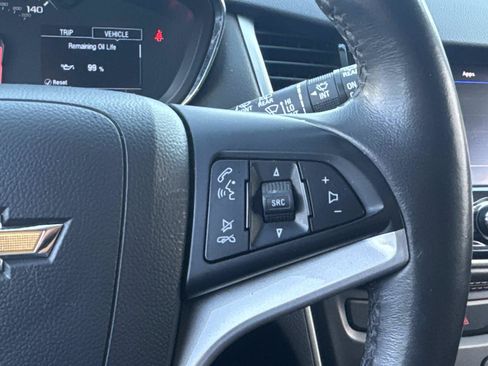 Used 2021 Chevrolet Trax LT w/ LT Convenience Package FWD image 19