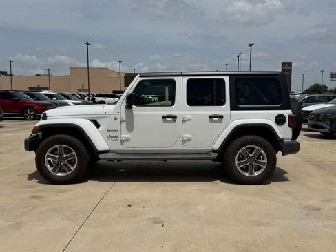 Used 2020 Jeep Wrangler Unlimited Sahara AWD/4WD image 2
