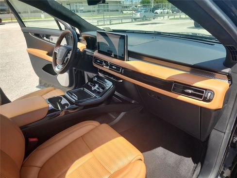 Used 2023 Lincoln Nautilus Black Label image 27