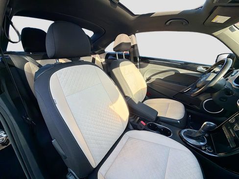 Used 2019 Volkswagen Beetle 2.0T SE FWD image 27