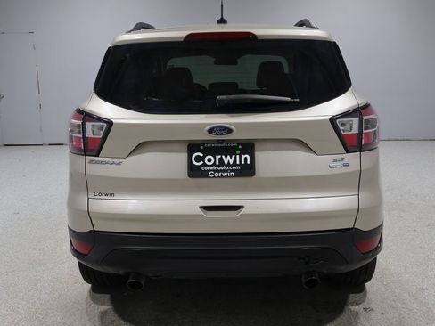 Used 2017 Ford Escape SE w/ SE Sport Appearance Package AWD/4WD image 3