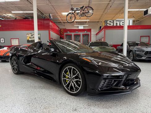 Used 2024 Chevrolet Corvette Stingray Premium Conv w/ Z51 Performance Package RWD image 8