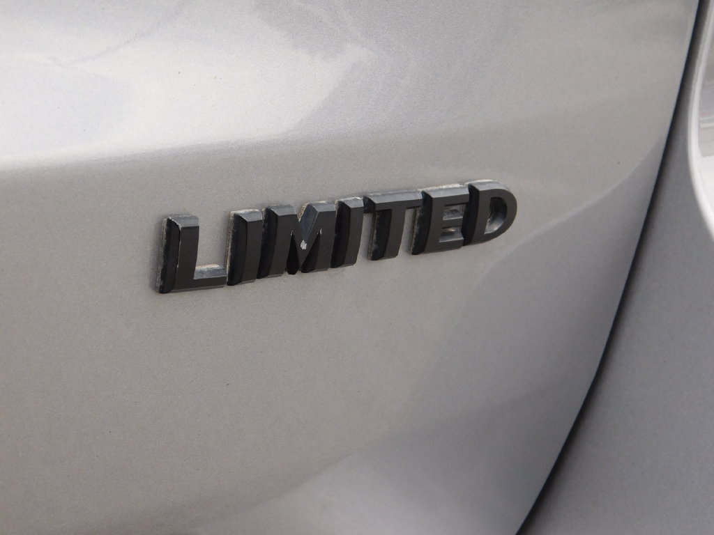 Used 2020 Jeep Grand Cherokee Altitude AWD/4WD image 8