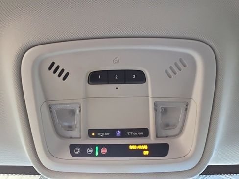 Used 2018 Chevrolet Traverse LT w/ LPO, Blackout Package image 24