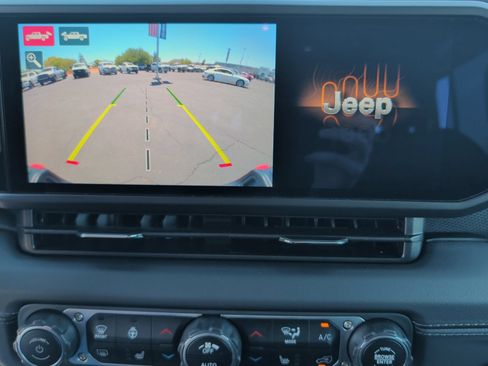 Used 2025 Jeep Gladiator Rubicon AWD/4WD image 21