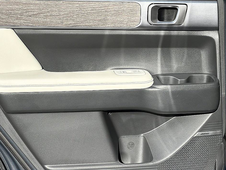 Certified 2025 Hyundai Santa Fe Limited FWD image 9