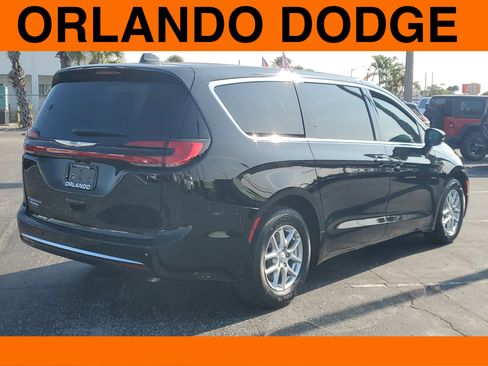 New 2026 Chrysler Pacifica Select image 5
