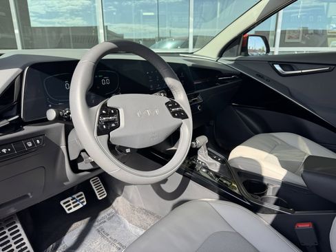 Used 2023 Kia Niro EX Touring image 33