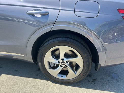 Used 2026 Genesis GV70 2.5T Select image 6