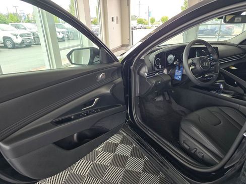 New 2026 Hyundai Elantra Limited FWD image 30