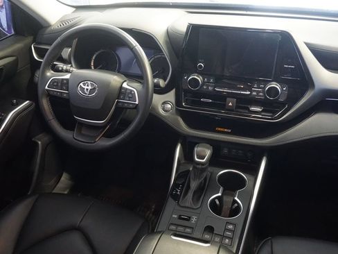 Used 2023 Toyota Highlander XLE AWD/4WD image 28