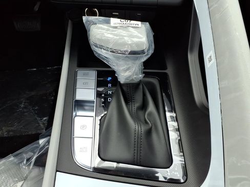 New 2025 Hyundai Elantra Limited image 11