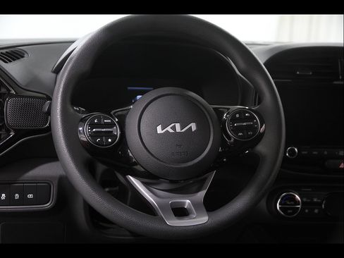 Used 2025 Kia Soul S FWD image 7