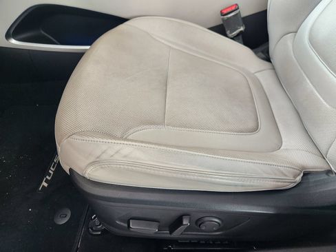 Used 2023 Hyundai Tucson Limited AWD/4WD image 23