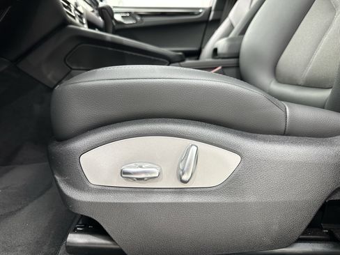 Certified 2024 Porsche Macan image 30