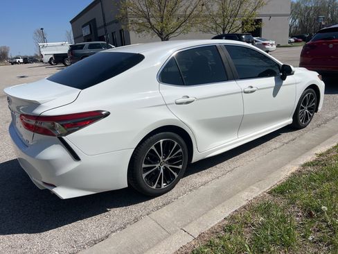 Used 2018 Toyota Camry SE image 5
