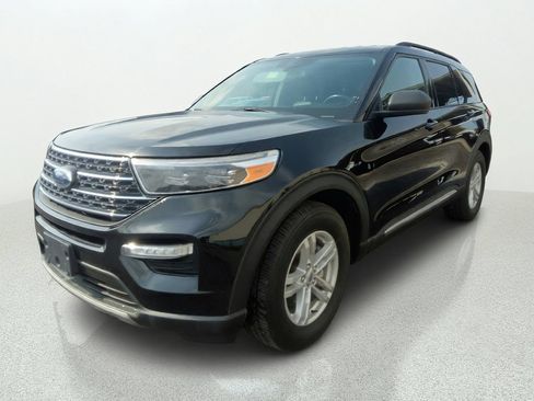 Used 2023 Ford Explorer XLT w/ Equipment Group 202A RWD image 3