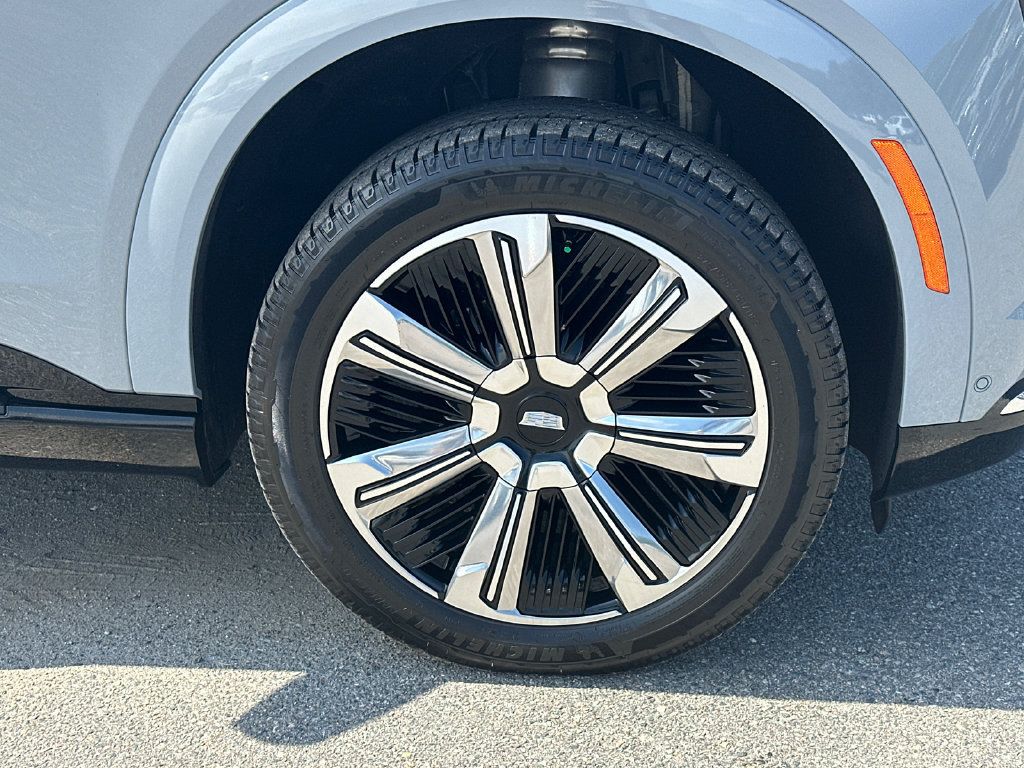 Certified 2026 Cadillac Escalade IQ Luxury 2 AWD/4WD image 12