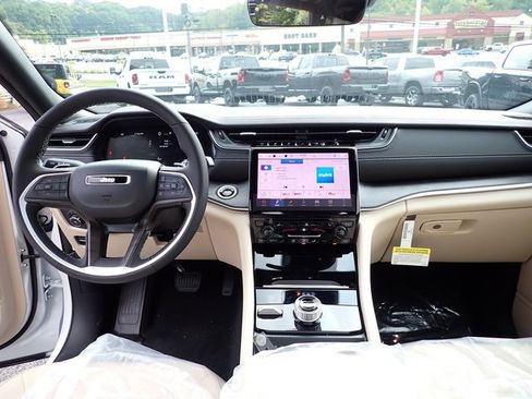 New 2025 Jeep Grand Cherokee Limited w/ MOPAR Finishing Package image 14