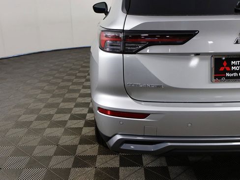 New 2025 Mitsubishi Outlander SE image 17