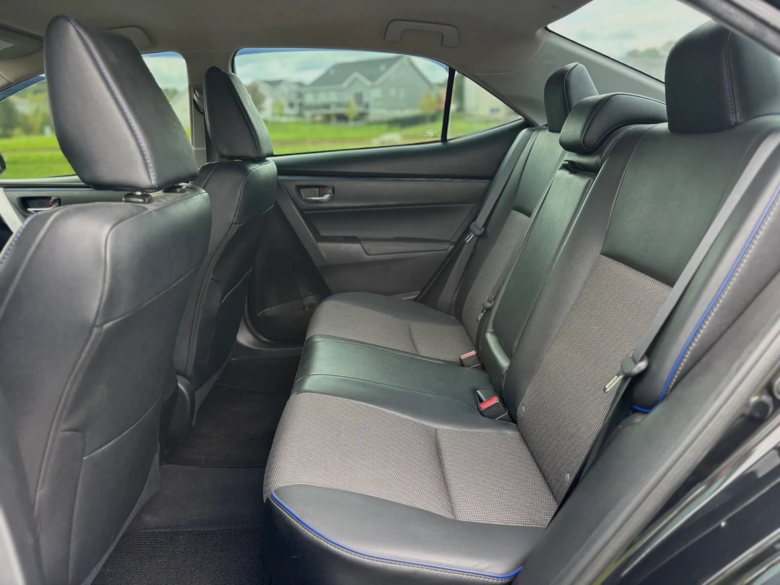 Used 2017 Toyota Corolla SE w/ Carpet Mat Package (TMS) FWD image 15