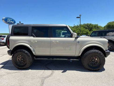 Used 2025 Ford Bronco Outer Banks AWD/4WD image 8