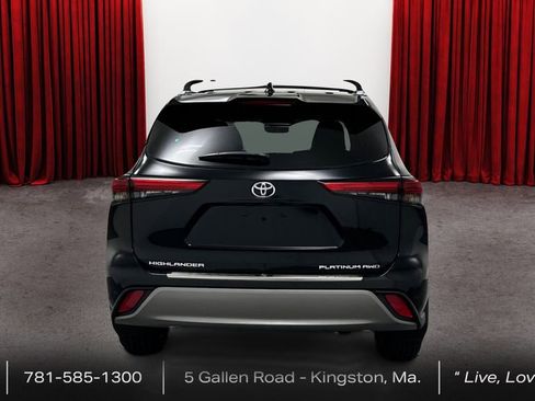 Used 2023 Toyota Highlander Platinum image 6